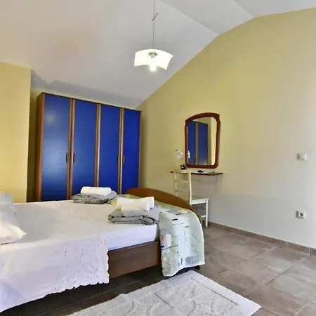 Klimatisierte In Tar Mit Terrasse, Grill Und Garten Apartamento
