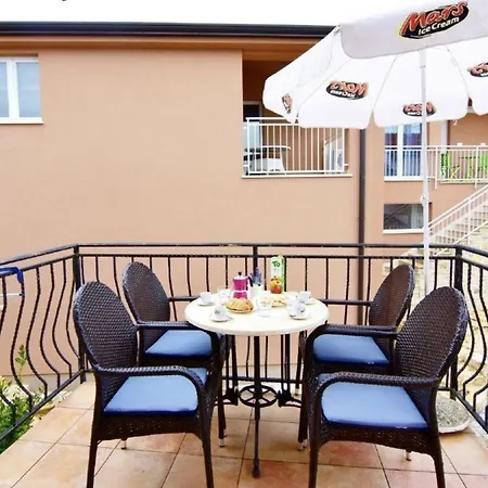 Klimatisierte In Tar Mit Terrasse, Grill Und Garten Apartamento *