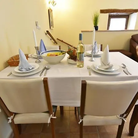 Klimatisierte In Tar Mit Terrasse, Grill Und Garten Apartament