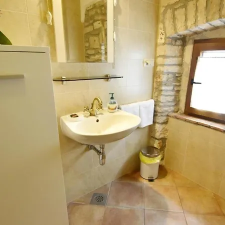 Apartament Klimatisierte In Tar Mit Terrasse, Grill Und Garten Poreč