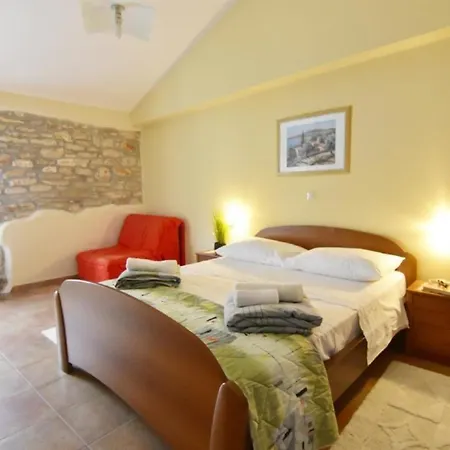 Apartament Klimatisierte In Tar Mit Terrasse, Grill Und Garten