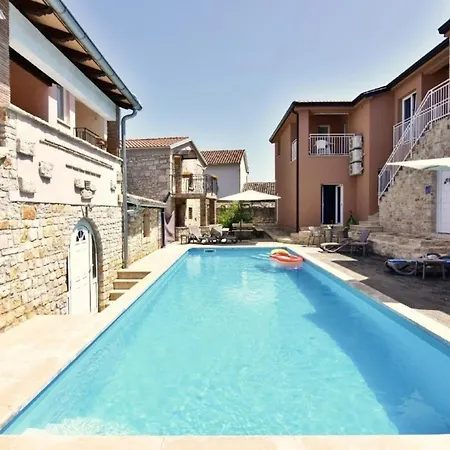Klimatisierte In Tar Mit Terrasse, Grill Und Garten * ポレッチ