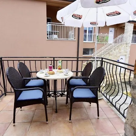 Klimatisierte In Tar Mit Terrasse, Grill Und Garten *