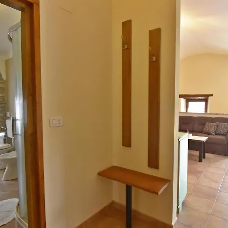 Klimatisierte In Tar Mit Terrasse, Grill Und Garten Apartment *